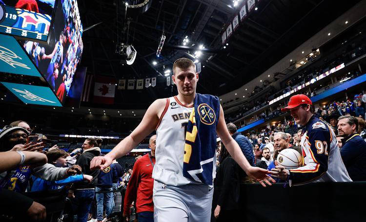 魔术逆转掘金,德罗赞扛起全队 魔术逆转掘金,德罗赞扛起全队