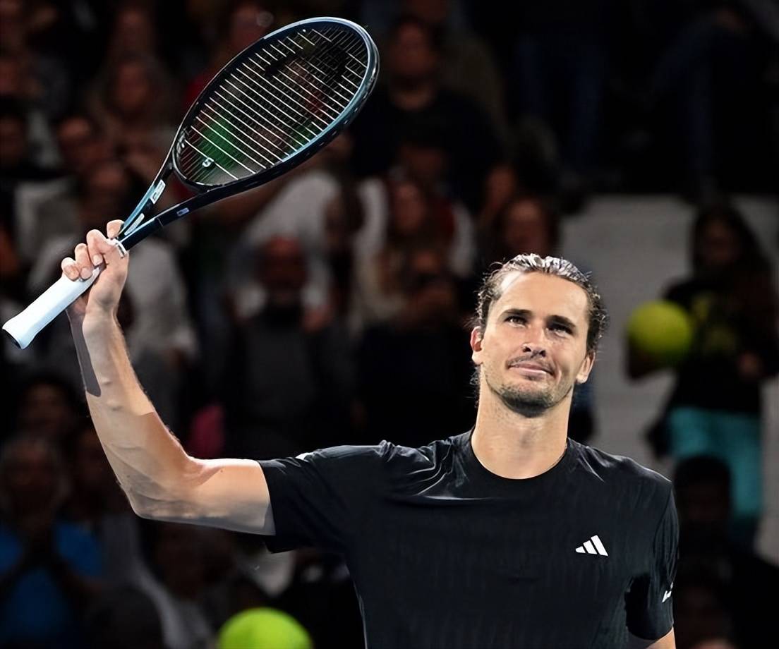 温网鏖战ATP总决赛，兹维列夫扛起全队