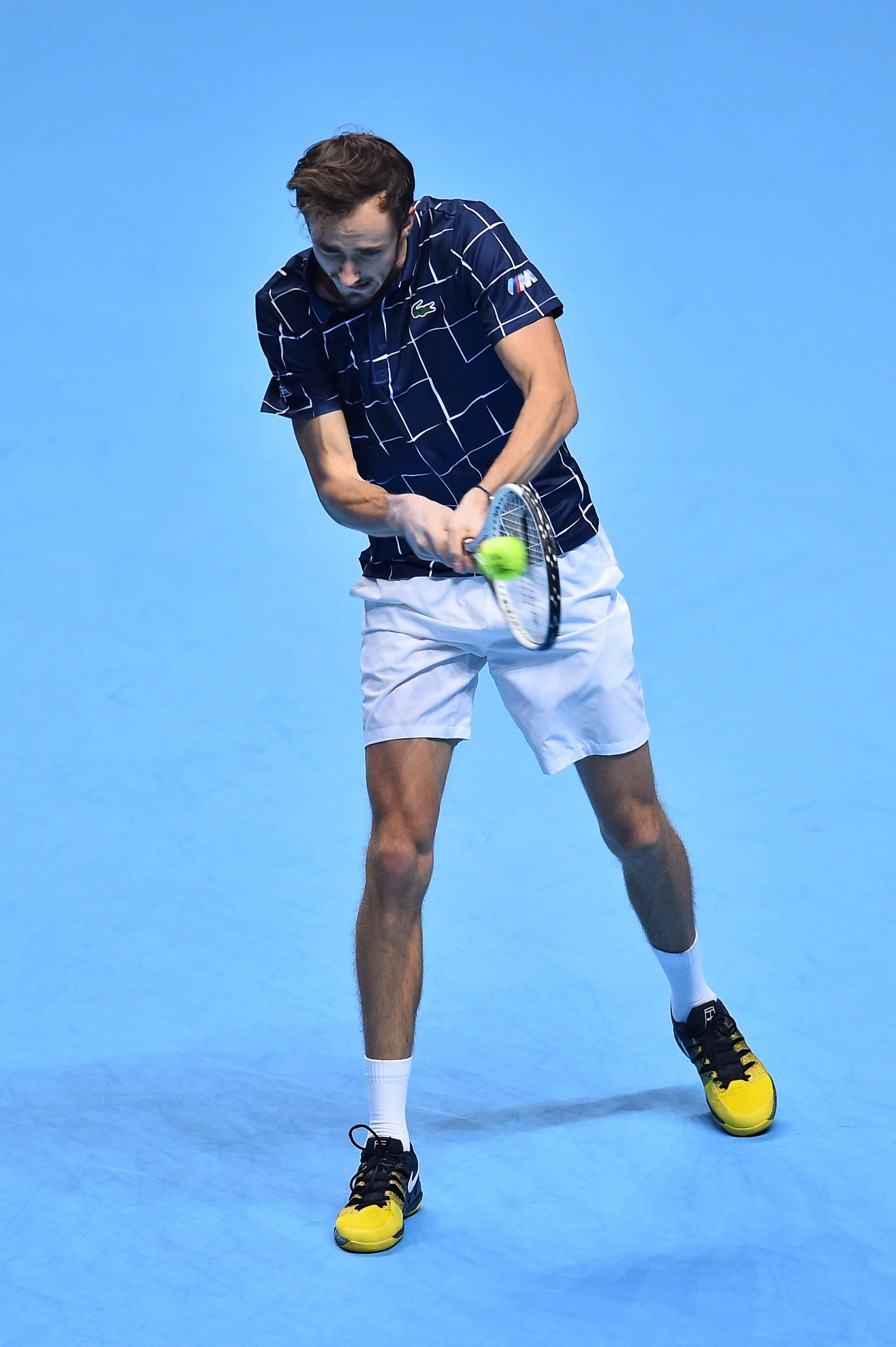 爱游戏tv-美网险胜年终总决赛，梅德韦杰夫关键制胜