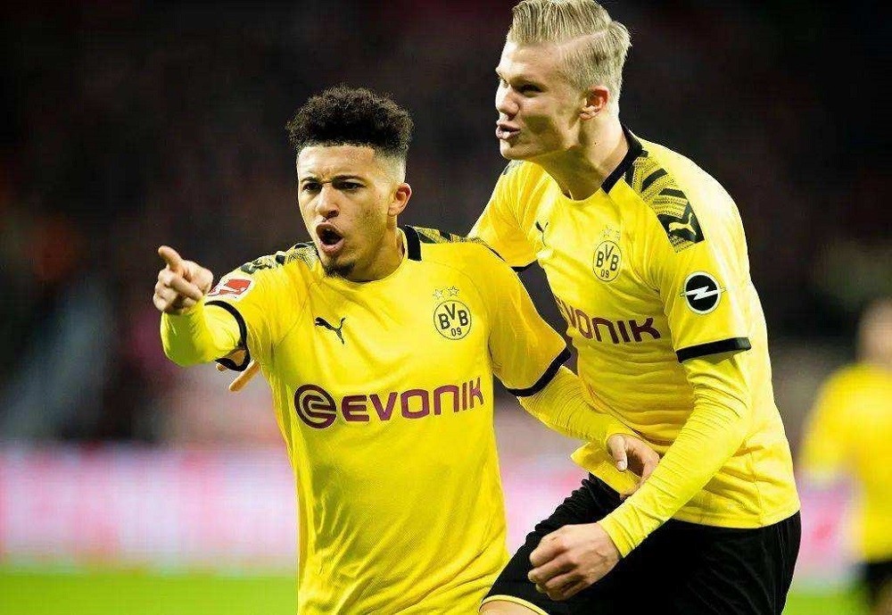 爱游戏官网-勒沃库森完胜多特蒙德，莱万惊艳四座